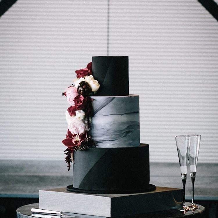 Черные свадебные торты