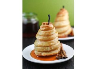 Медові груші в листковому тісті.