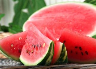 Часточки, скибочки, кубики: відео, як оригінально нарізати кавун.