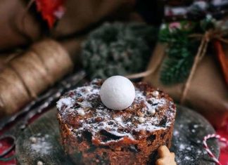 Різдвяна випічка: насичений і ароматний фруктовий кекс.