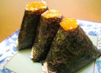 Samgak Kimbap (Самгак кимпаб).
