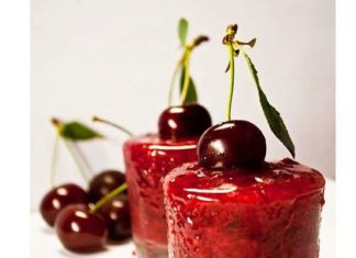 Італійський десерт з вишнею.