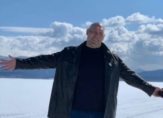 Скромно і помірно: Микола Валуєв показав свій звичайний сніданок.