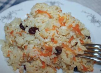 Гаджар Пулау – рис з морквою, кокосом і прянощами.