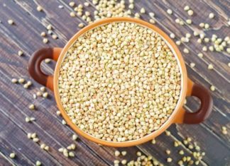 Замість торта і тістечок: десерт з зеленої гречки з ягодами і горіхами від Наталії Давидової.