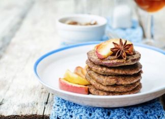 Наталя Давидова радить регулярно включати в раціон печінкові млинці.