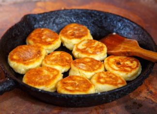 Ніжні, пишні, ароматні: три рецепта ідеальних сирників.