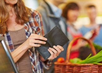 Продукти подорожчали на 37% за півроку.