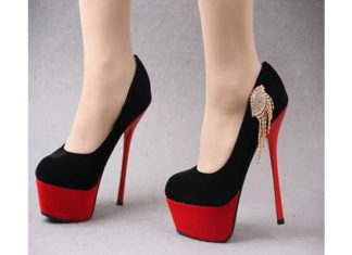 Курси йоги, навчальні ходити на підборах.