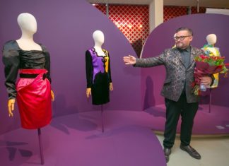 Олександр Васильєв презентував виставку «Гламур 80-х».