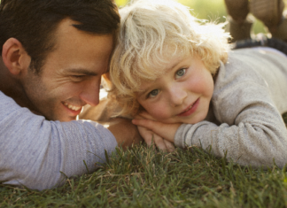 Статеве виховання хлопчика: як відповідати на делікатні питання сина