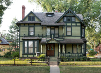 Будинок з привидами за 32 млн: що про нього відомо і чому всі хочуть його купити