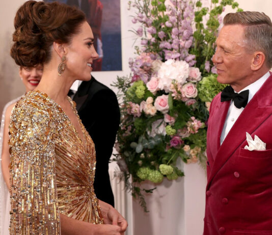 Бонд в рожевому оксамиті, міддлтон в золотому кейпі: прем’єра фільму про агента 007 пройшла в лондоні на вищому рівні