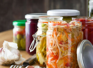 Маринуємо капусту з буряком: пікантний осінній рецепт