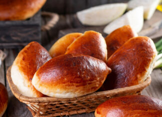 Смачно як у бабусі: готуємо пишні домашні пиріжки