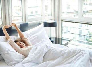 Ранкова зарядка в ліжку для краси і довголіття
