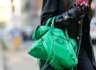 Стильно і зі смаком: образи з яскравою сумкою на кожен день