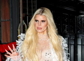 Школьные будни звезд: Джессика Симпсон под прицелом критики за фото с детьми