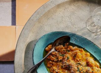 Масляна квасоля в горілчаному соусі від Керолайн Гелен: одкровення комфортної їжі