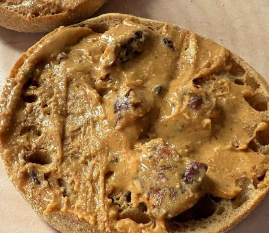 Забудьте про звичайне арахісове масло: цей схвалений шеф-кухарем спред набагато смачніший (я їв його 4 ранки поспіль!)