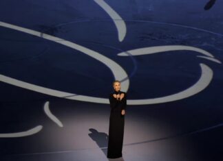 Шарліз Терон закликає до миру на відкритті зимових Олімпійських ігор